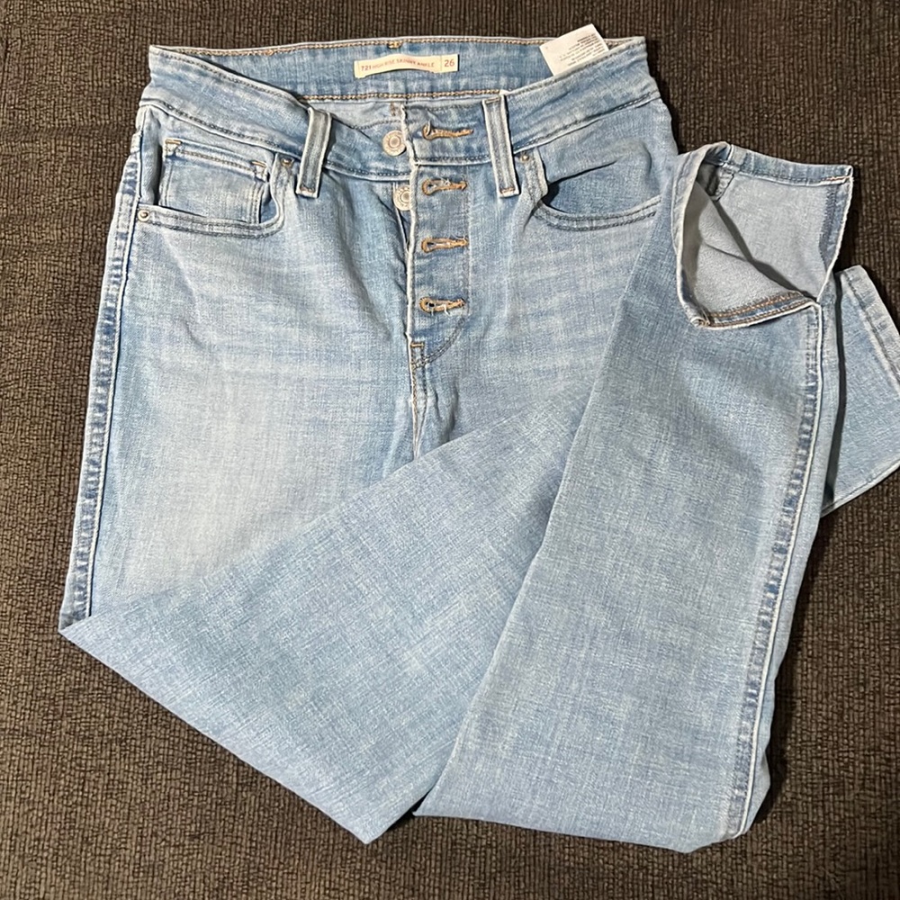 Levi High Rise